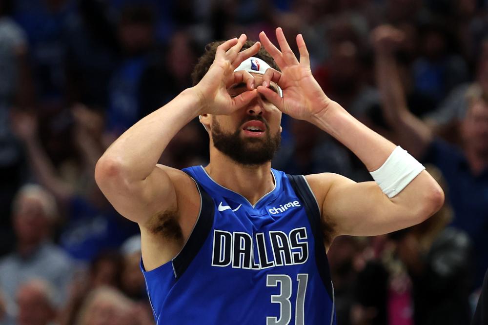 场上表现沉 场上表现沉